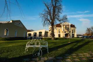 Отель Hotel Cardinal Vintu De Jos-0