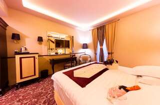 Отель Hotel Cardinal Vintu De Jos Номер с кроватью размера «queen-size»-2